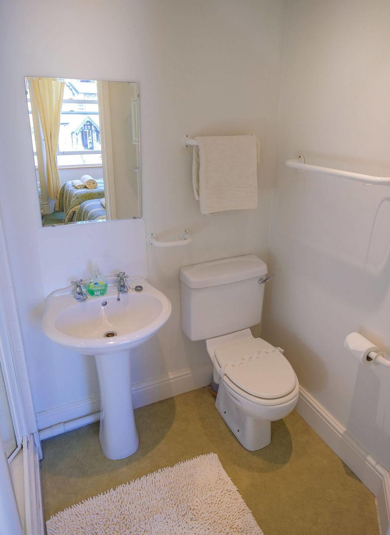 Somerset House B&B Grange-over-Sands Екстер'єр фото